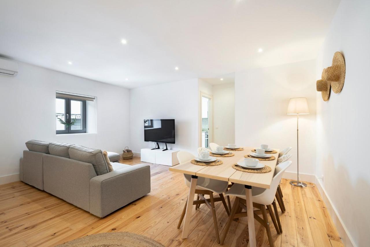Warm And Cozy Parquet Flooring Apartment In Алмада Екстериор снимка