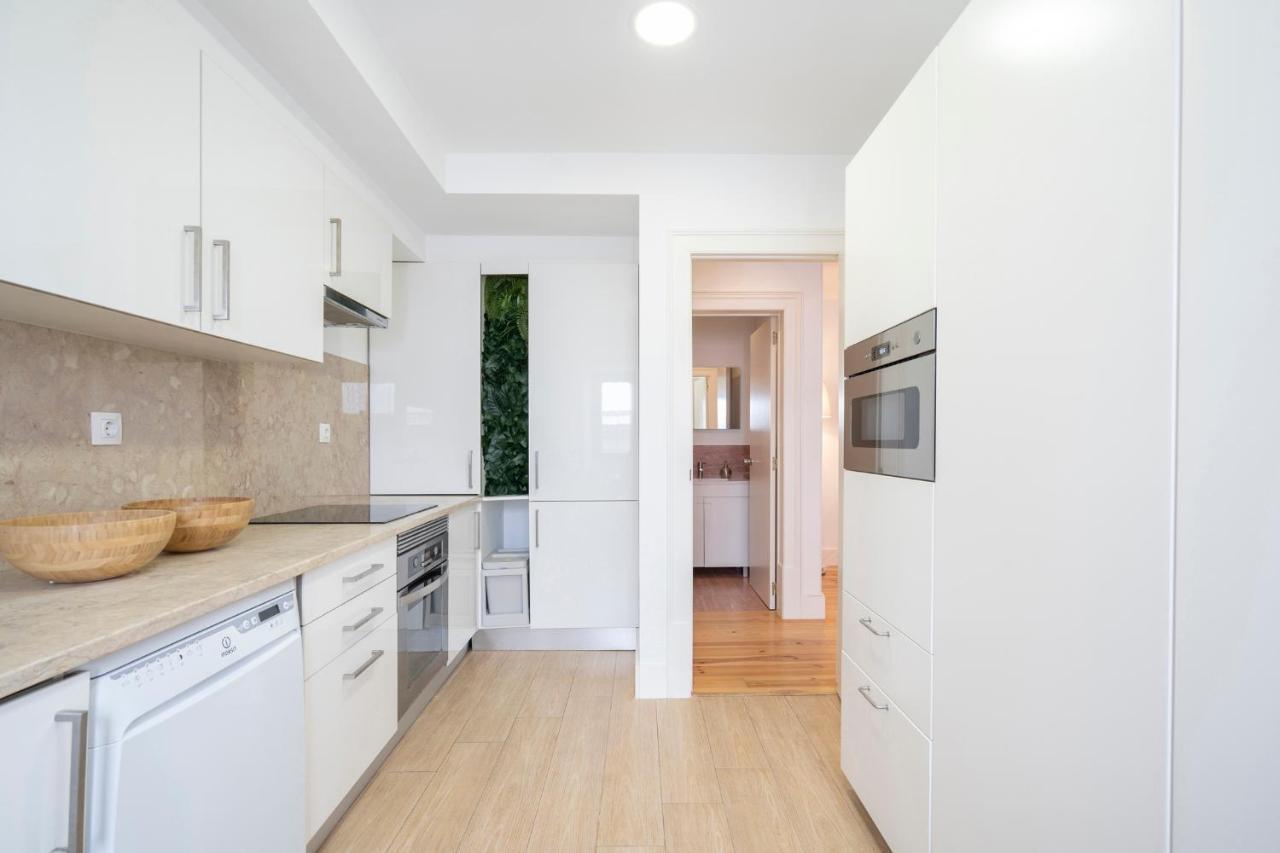 Warm And Cozy Parquet Flooring Apartment In Алмада Екстериор снимка