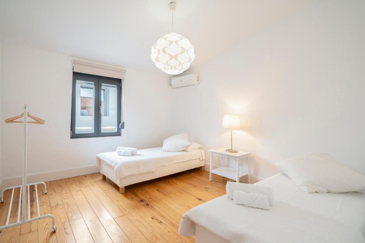 Warm And Cozy Parquet Flooring Apartment In Алмада Екстериор снимка