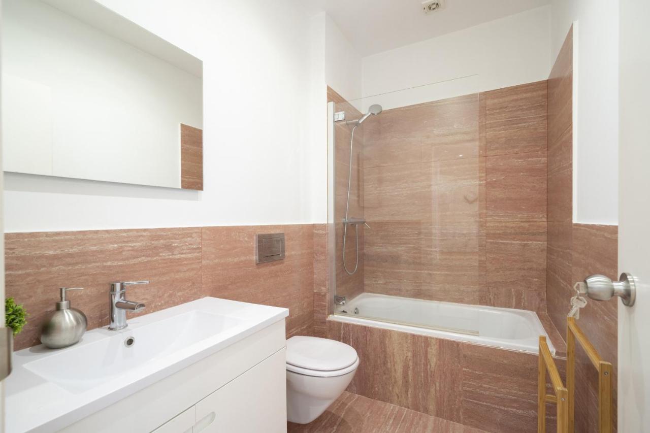 Warm And Cozy Parquet Flooring Apartment In Алмада Екстериор снимка