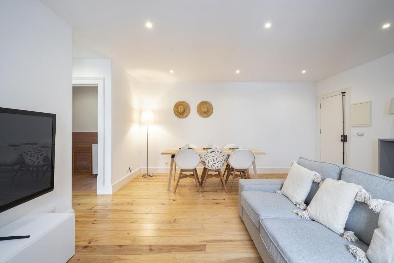 Warm And Cozy Parquet Flooring Apartment In Алмада Екстериор снимка